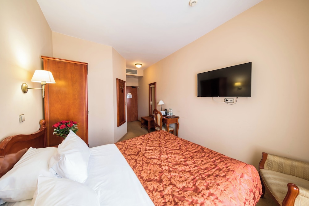 Double Room - Photo 5