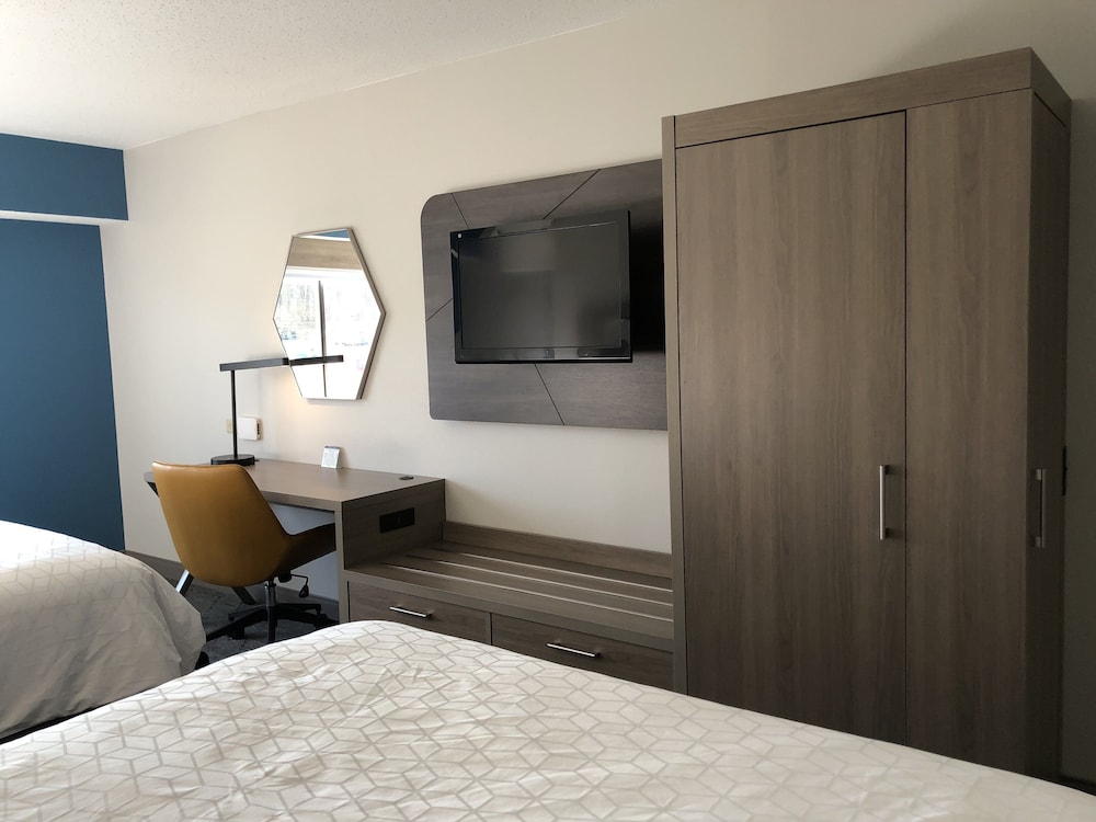 Suite, 2 Queen Beds (Addl Living Area) - Photo 5