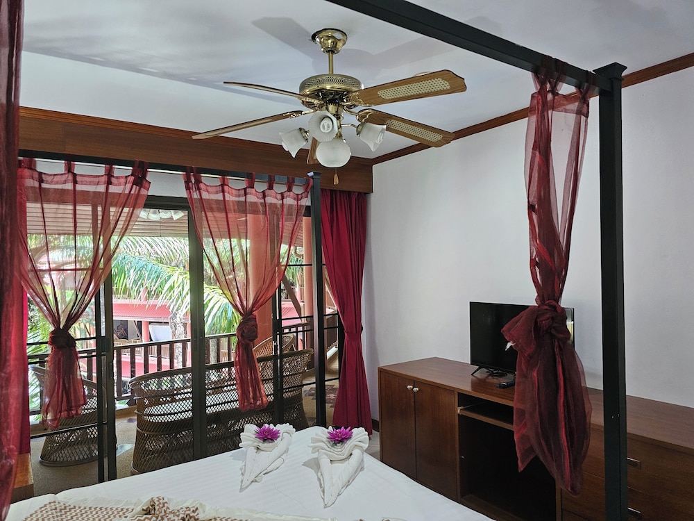 Family Apartment, 3 Bedrooms, Terrace, Pool View - Photo 39