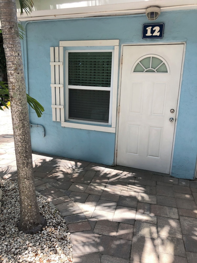 Classic Room, 1 Queen Bed, Accessible, Garden View