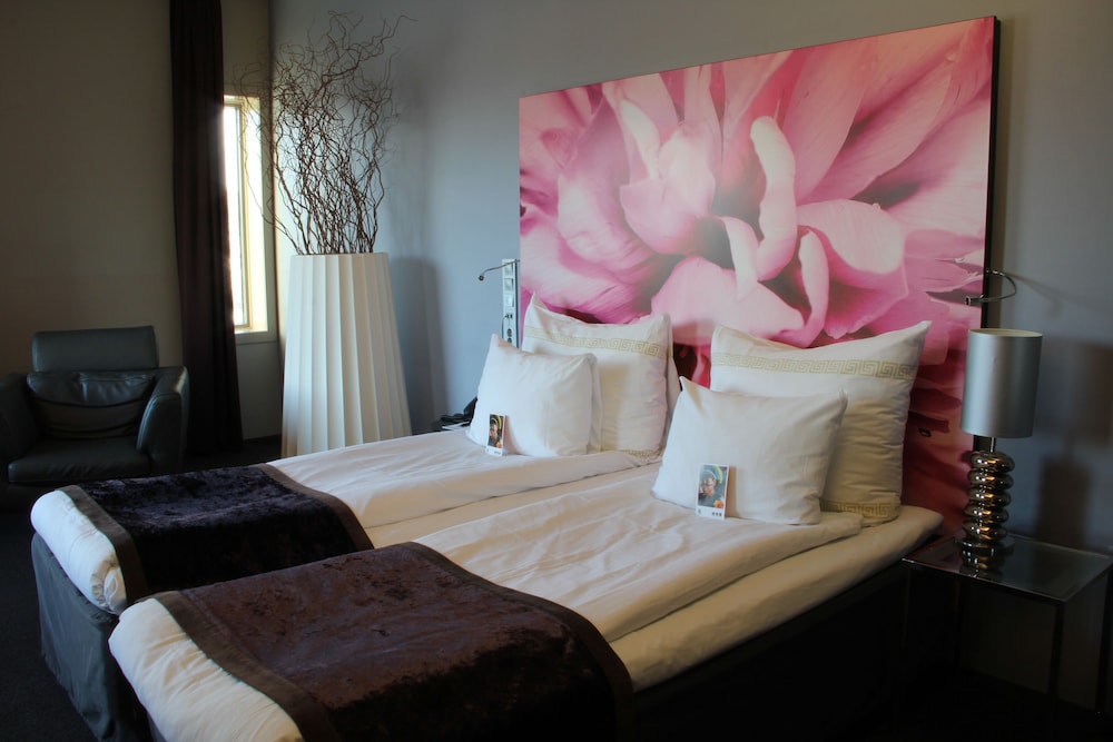 Deluxe Room, 1 Double Bed with Sofa bed, Non Smoking - Photo 1