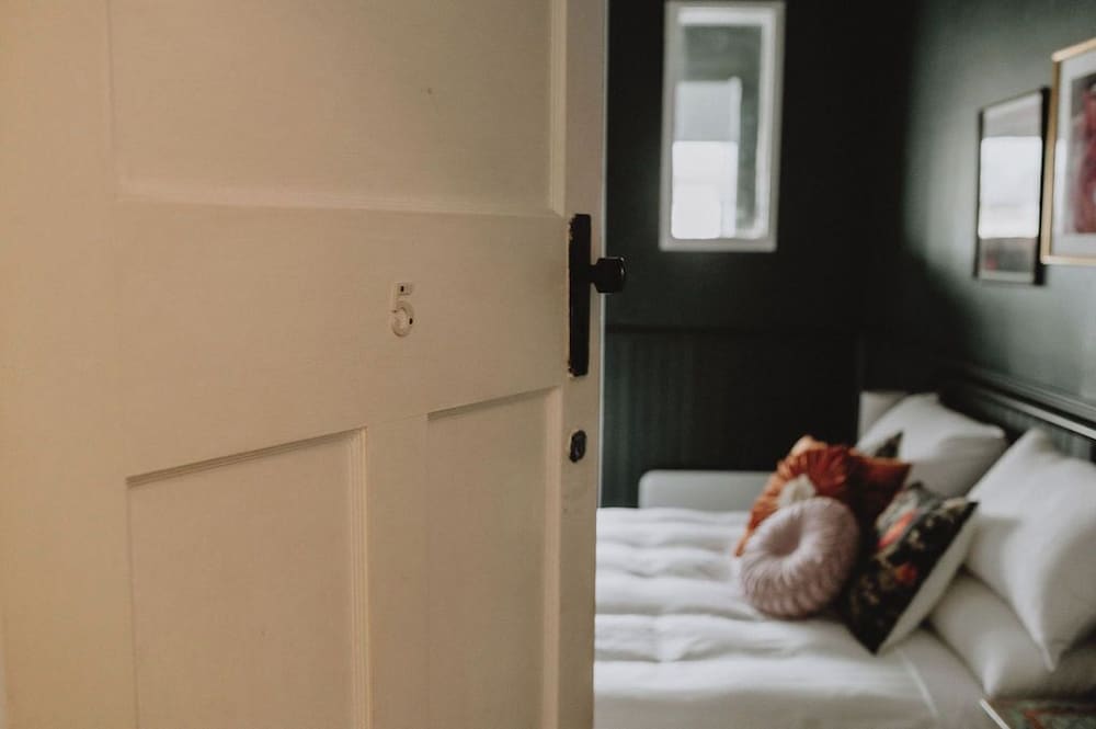 Comfort Suite, City View