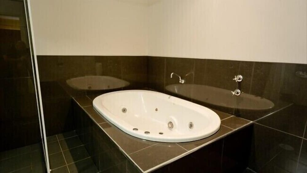 Superior Room, Jetted Tub