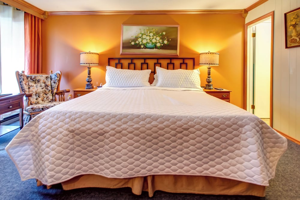 Suite, 1 King Bed, Kitchen