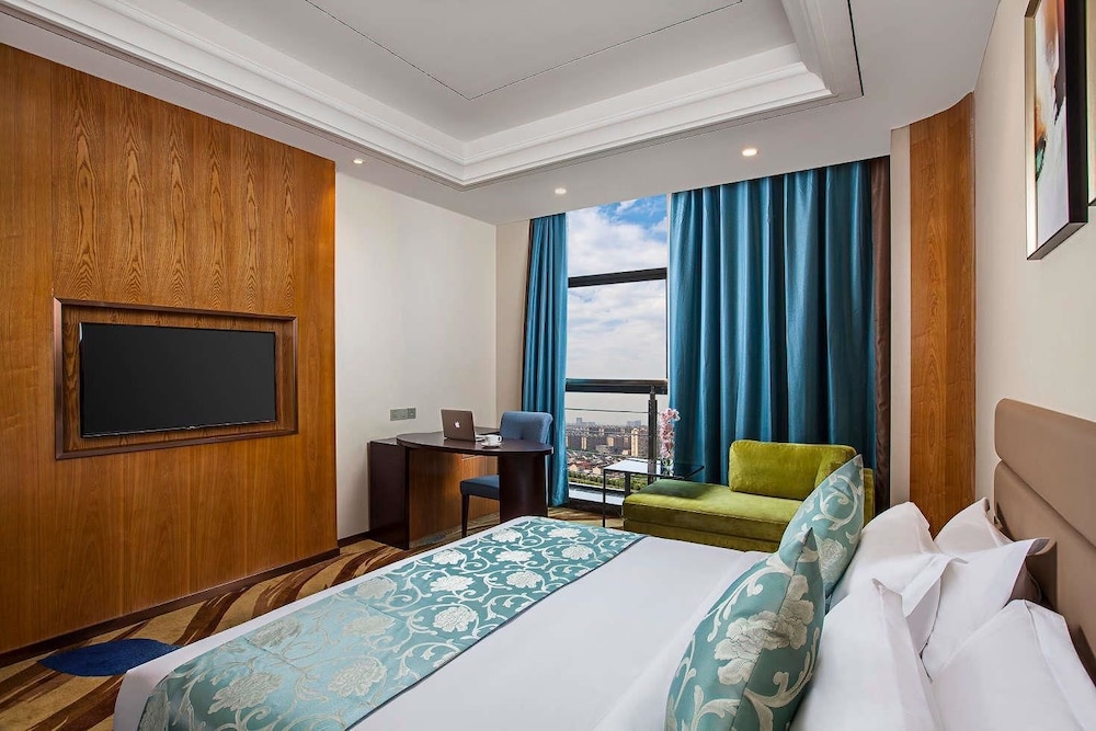 Room, 1 King Bed, Non Smoking photo 2