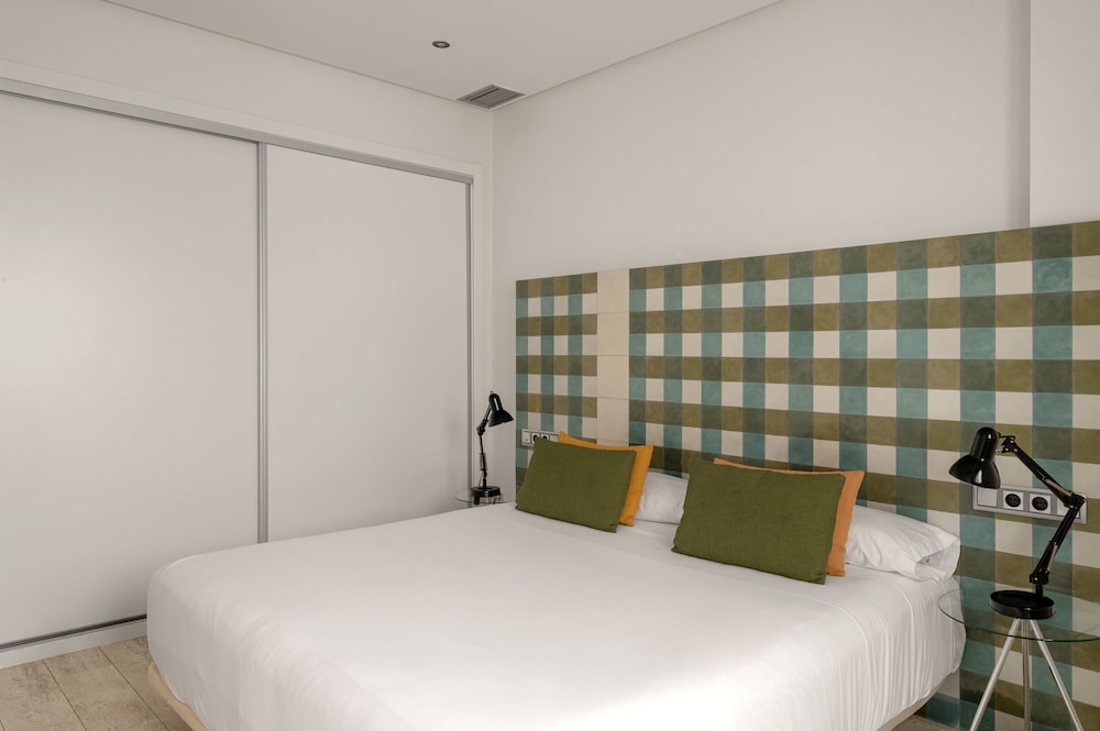 City Apartment, 1 Bedroom, Balcony photo 3