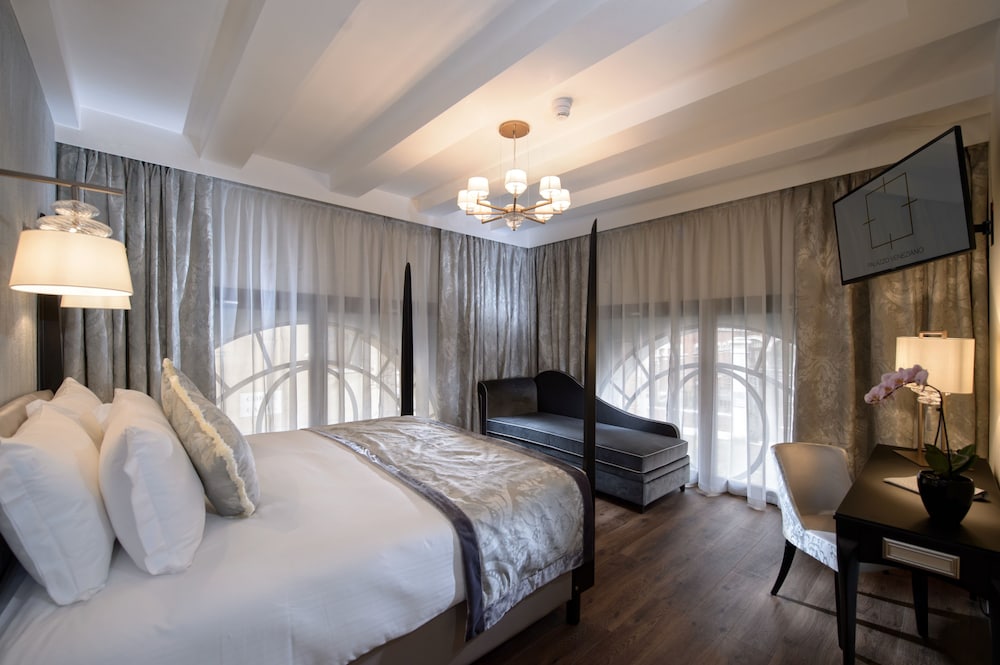 Deluxe Double or Twin Room, Canal View photo 1