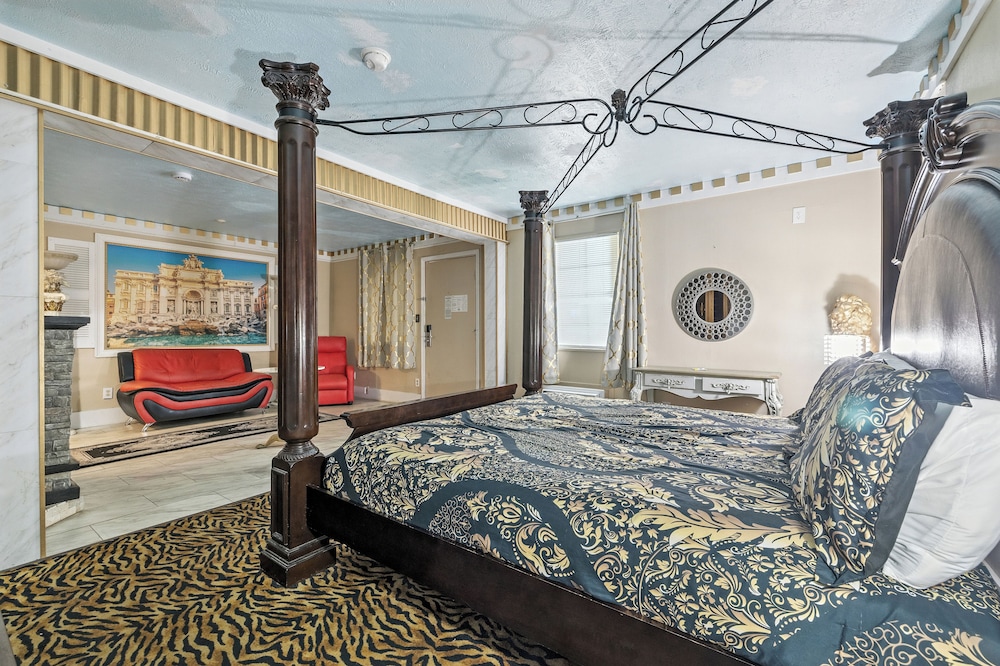 Suite, 1 King Bed, Non Smoking (Roman) - Photo 3