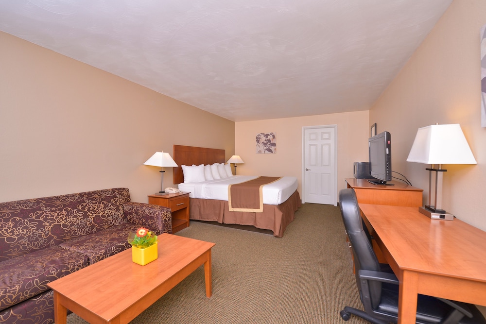 Suite, 1 King Bed, Non Smoking - Photo 7