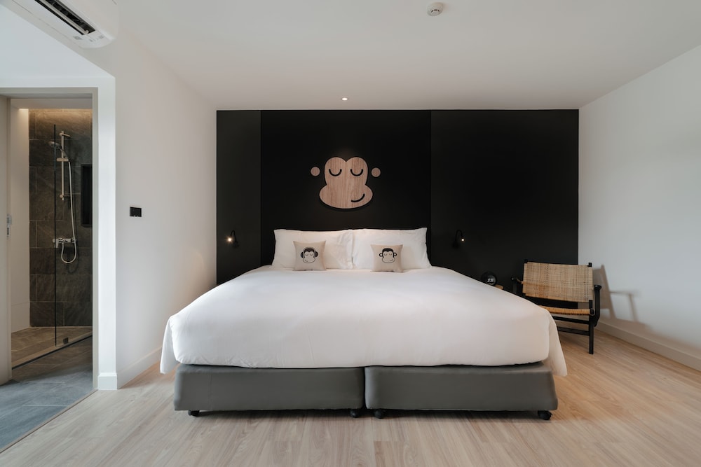 Deluxe Twin Beds