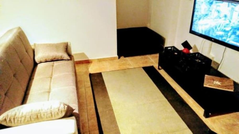 Family Room, Multiple Beds, Shared Bathroom photo 3