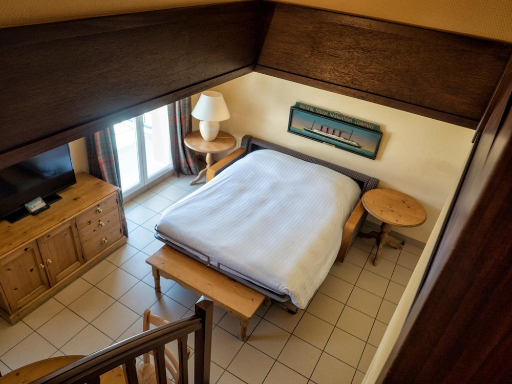 Superior Suite, 1 Bedroom - Photo 12