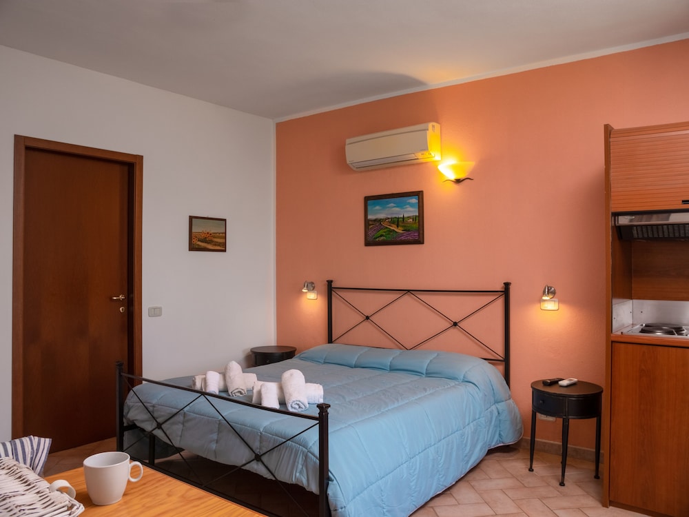 Comfort Studio, 1 Bedroom, Private Bathroom, Ground Floor photo 2