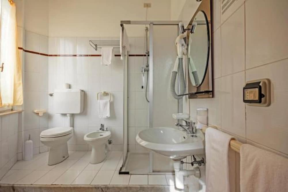 Double or Twin Room - Photo 2
