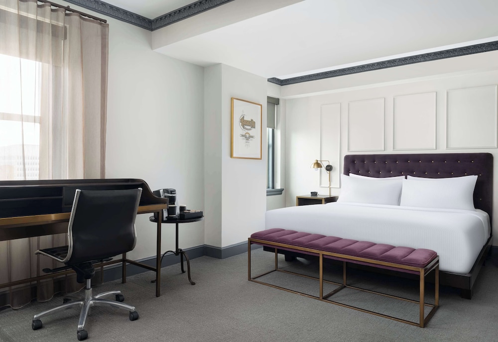 Deluxe Room, 1 King Bed (W/ Sitting Area) - Photo 1