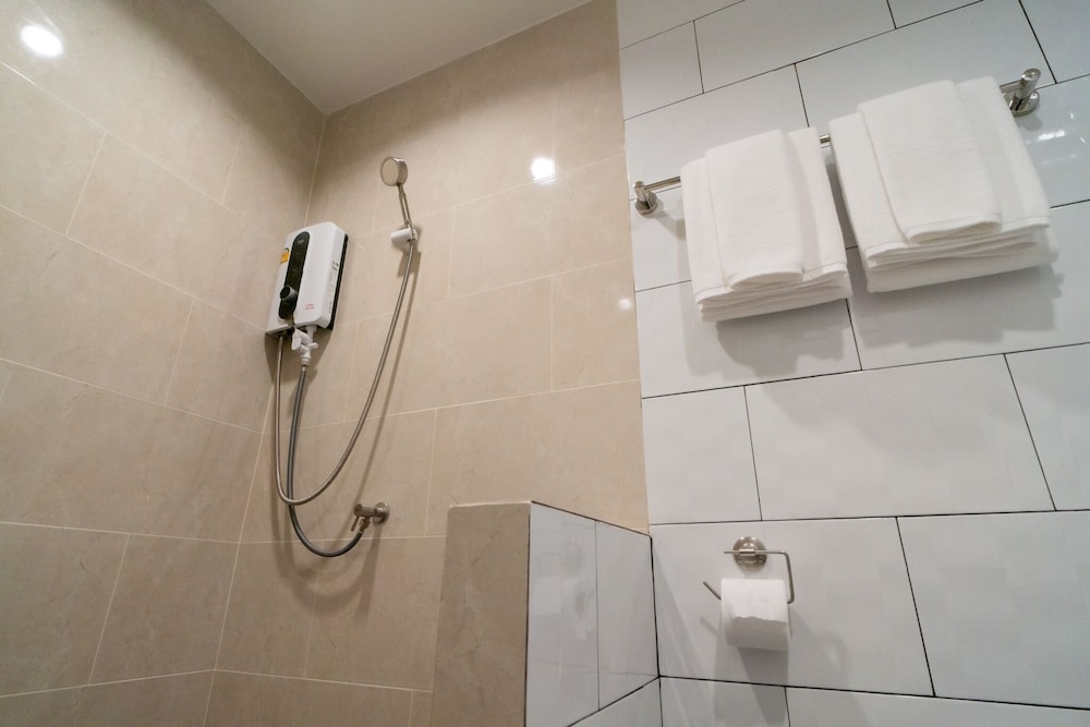 Standard Double Room - Photo 9