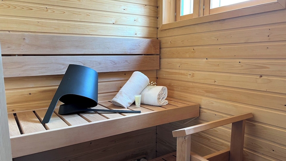 Deluxe Suite with Kitchen & Sauna photo 3