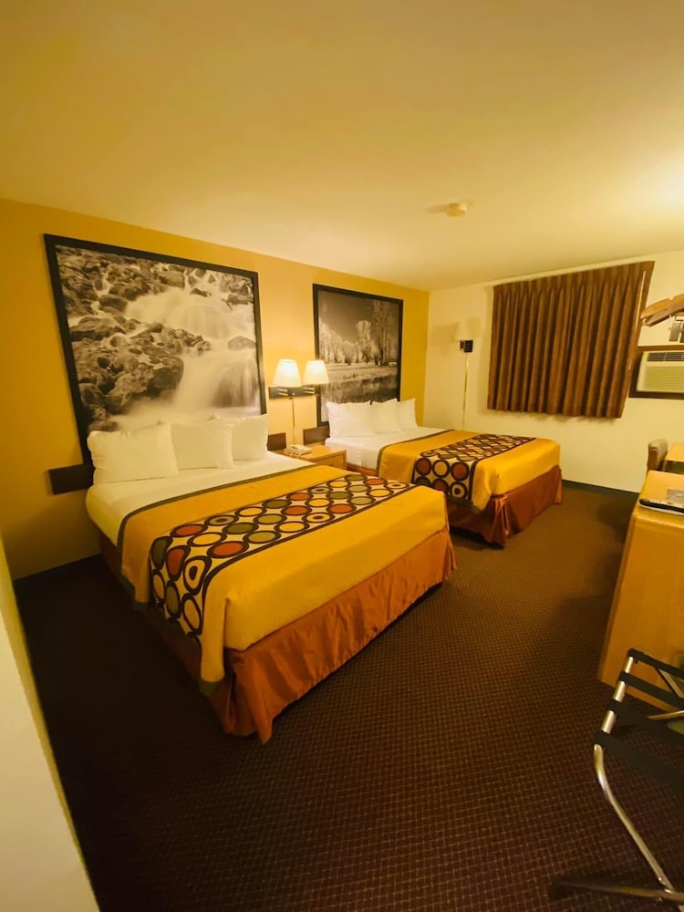 Standard Room, 2 Queen Beds - Photo 2