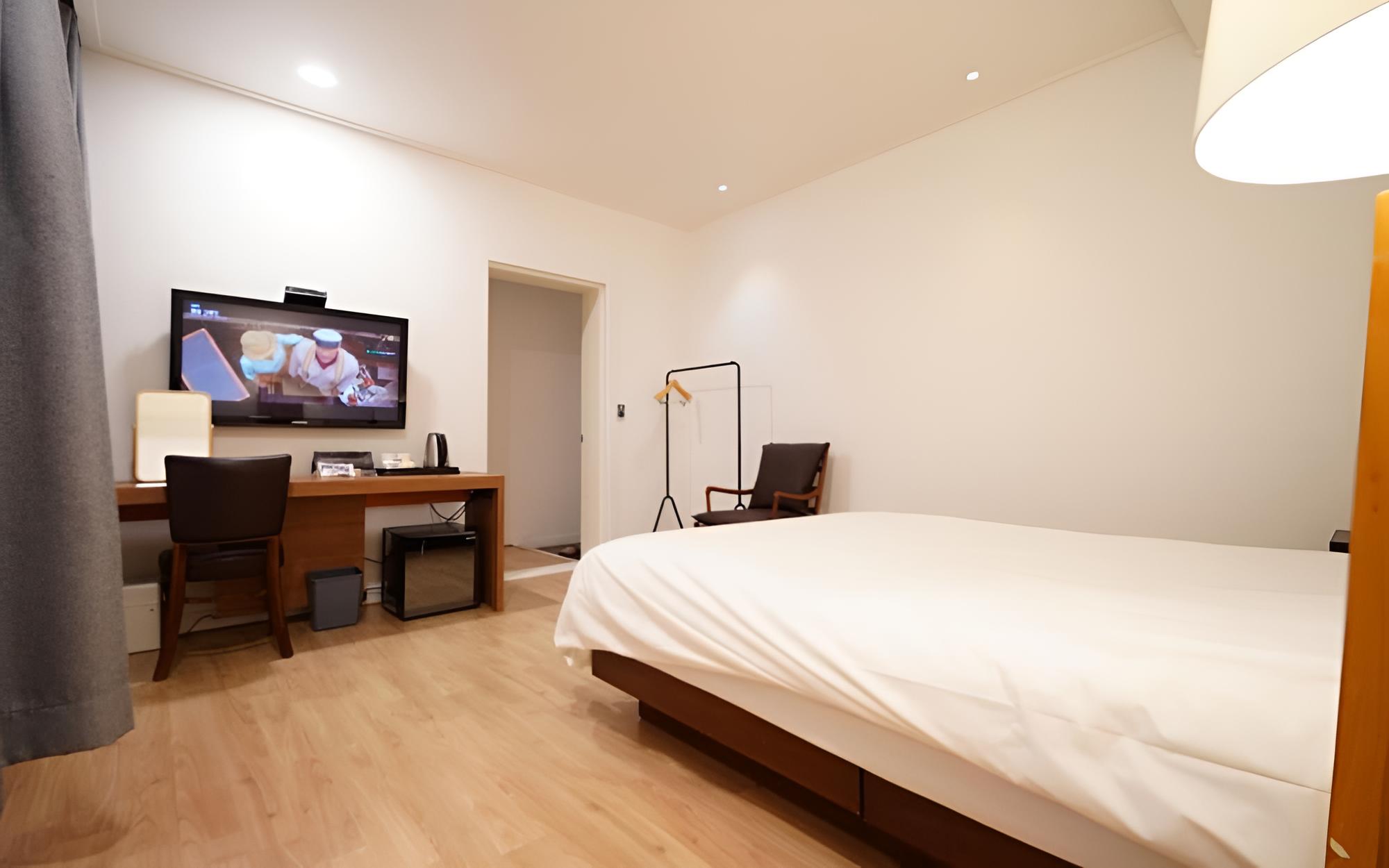 Room (Double bed) - Photo 11