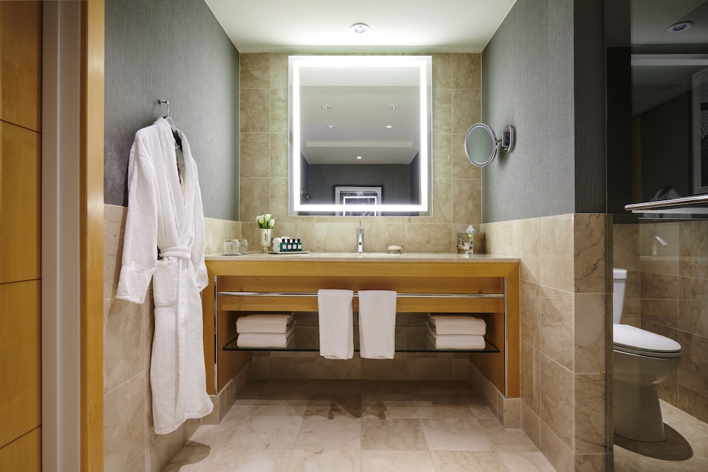 Suite, 1 Bedroom, Corner - Photo 7