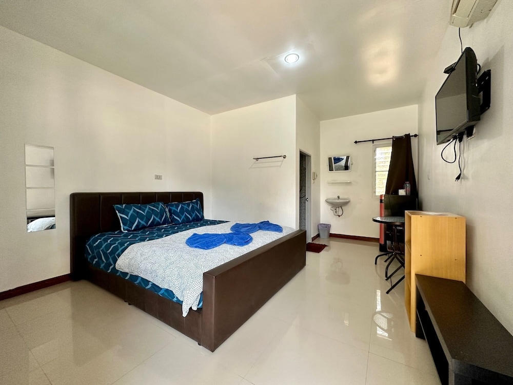 Standard Double Room, 1 King Bed photo 3
