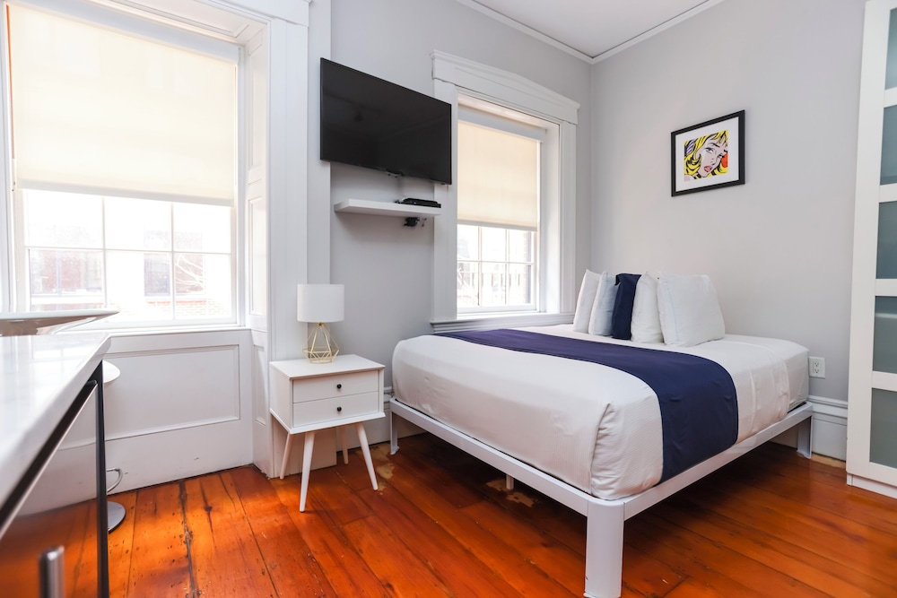 Economy Studio (Unit 12)