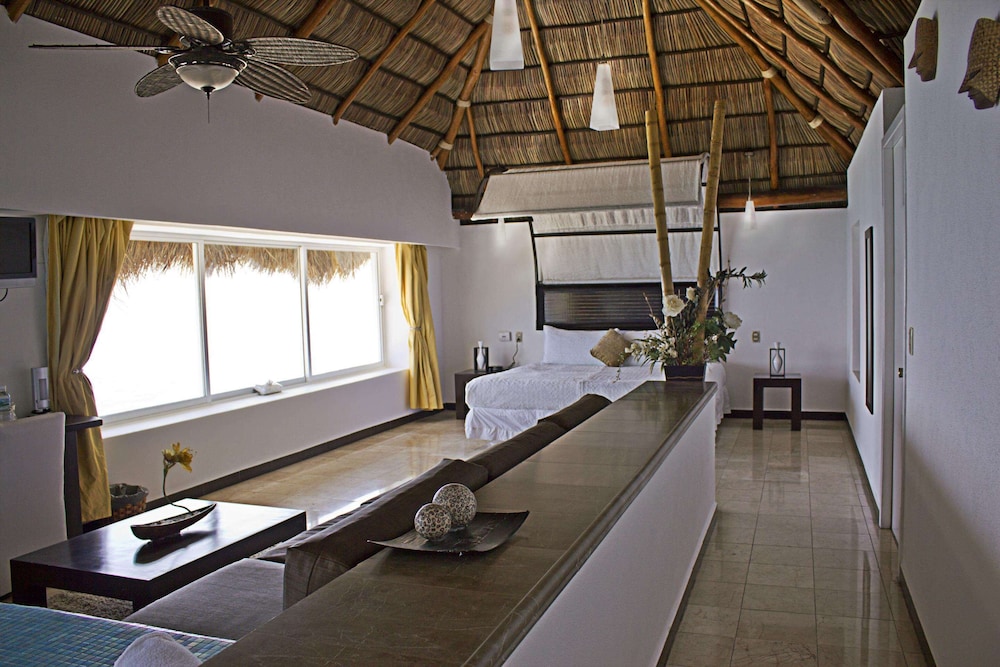 Suite, 1 King Bed, Non Smoking - Photo 11