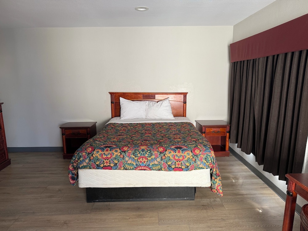 Suite, 1 Queen Bed, Non Smoking - Photo 5