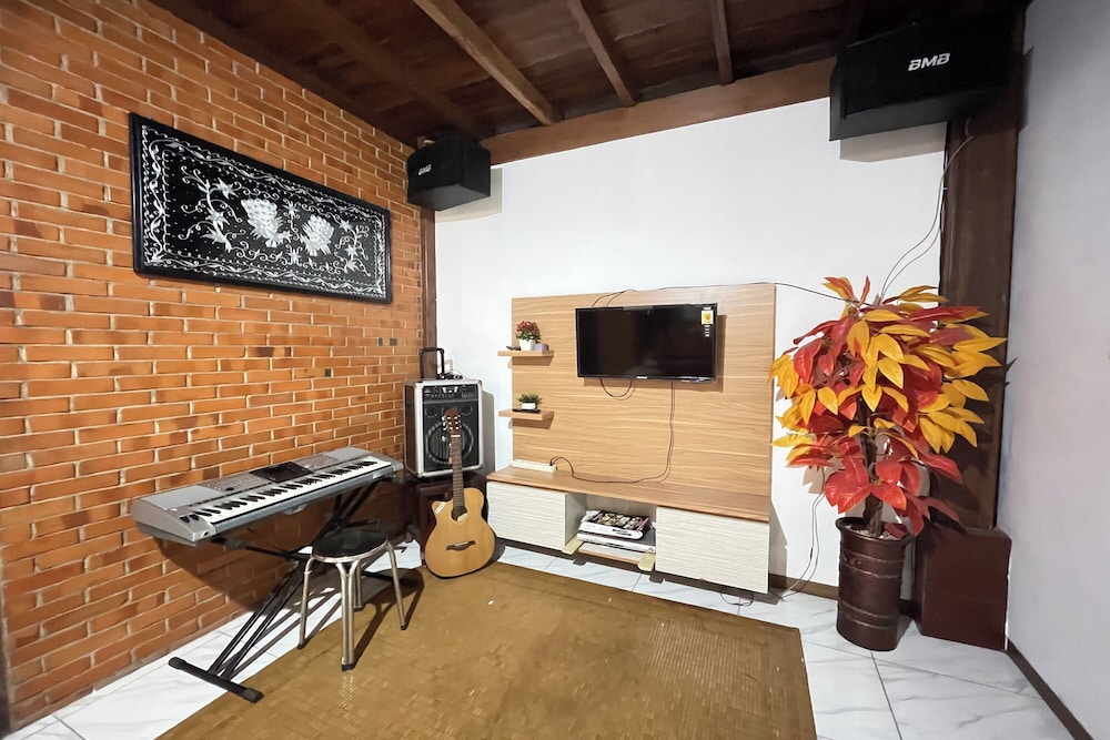 Wooden Villa (4 Rooms) With Mountain View photo 3