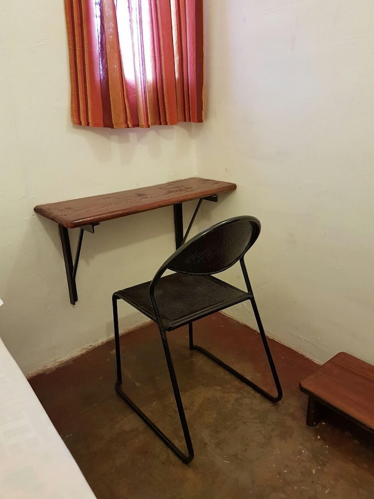 Basic Room (Non AC) photo 3