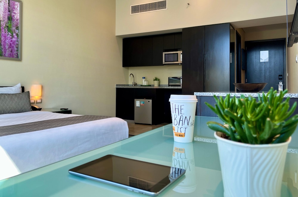 Deluxe Room, 1 King Bed, City View - Photo 2