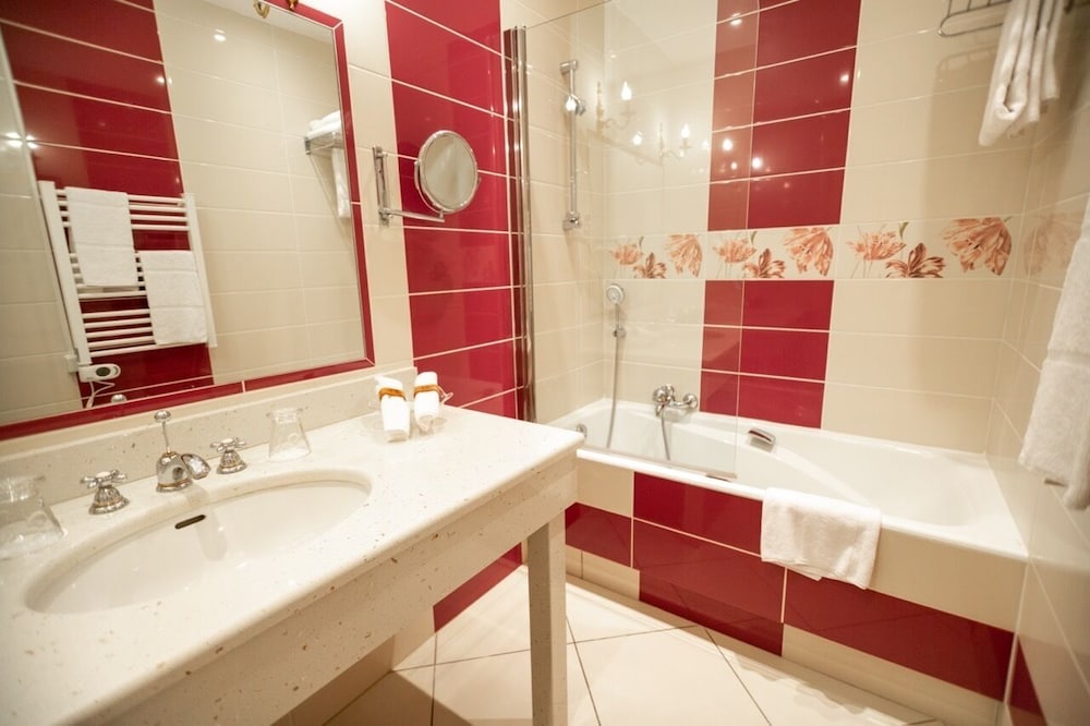 Deluxe Double Room, Ensuite, Garden View (Marie D'anjou) - Photo 4