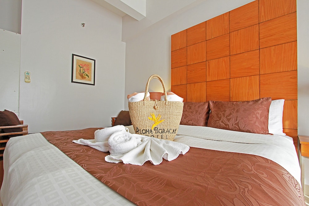 Deluxe Room, 1 Queen Bed with Sofa bed, Balcony photo 3
