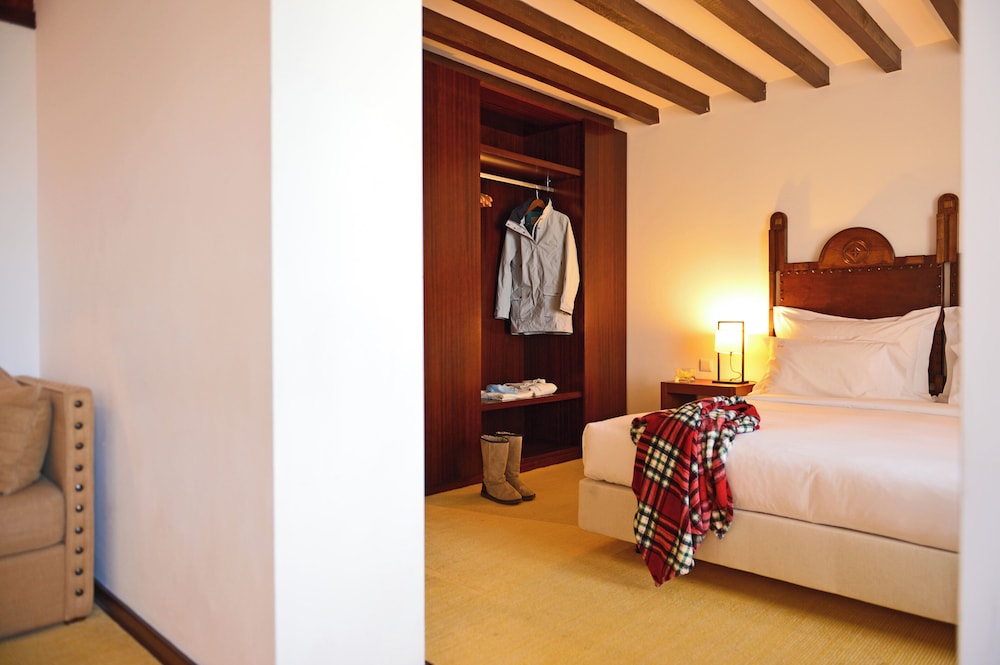 Superior Double or Twin Room - Photo 8
