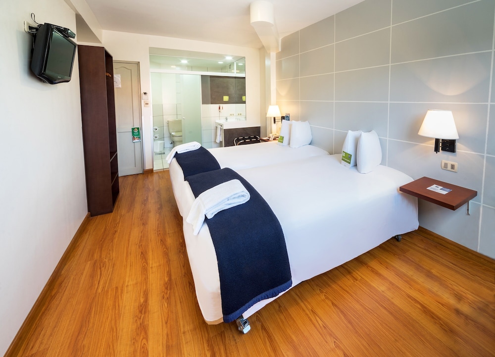 Standard Room, 2 Twin Beds - Photo 1