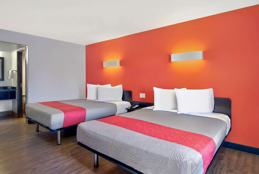 Standard Room, 2 Queen Beds, Non Smoking - Photo 2