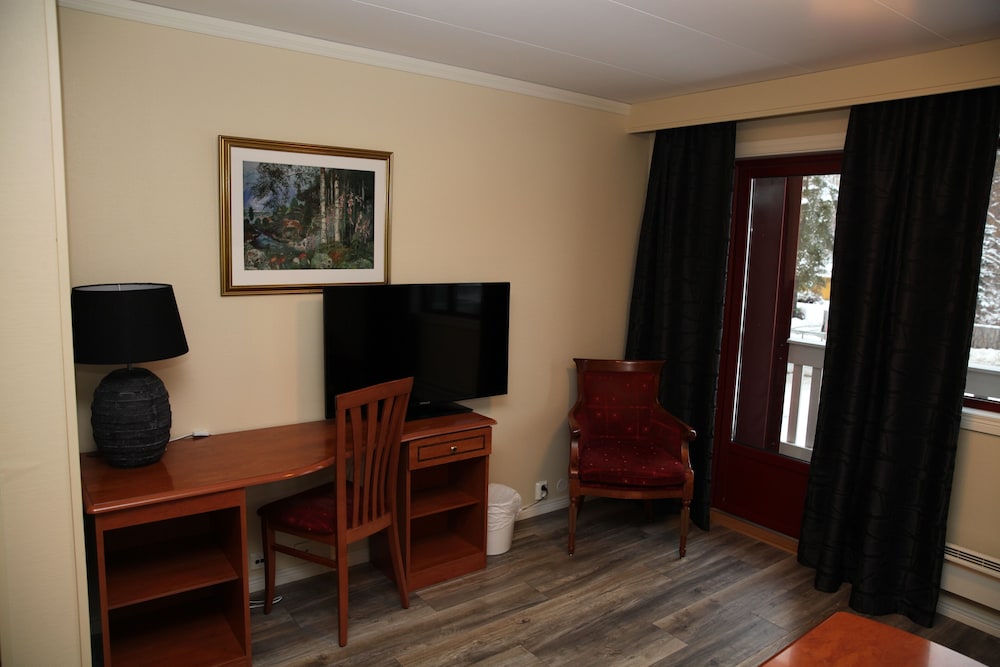 Family Room photo 3