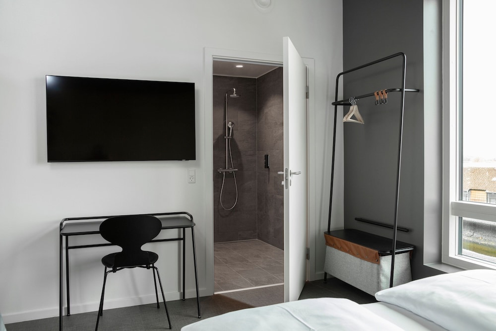 Standard Double Room, 1 King Bed - Photo 3