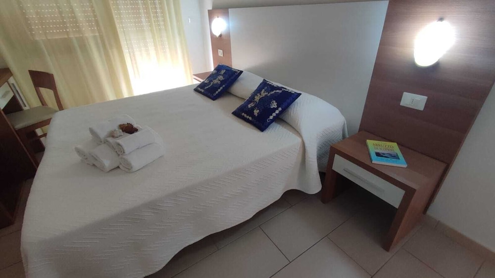 Basic Double or Twin Room photo 2