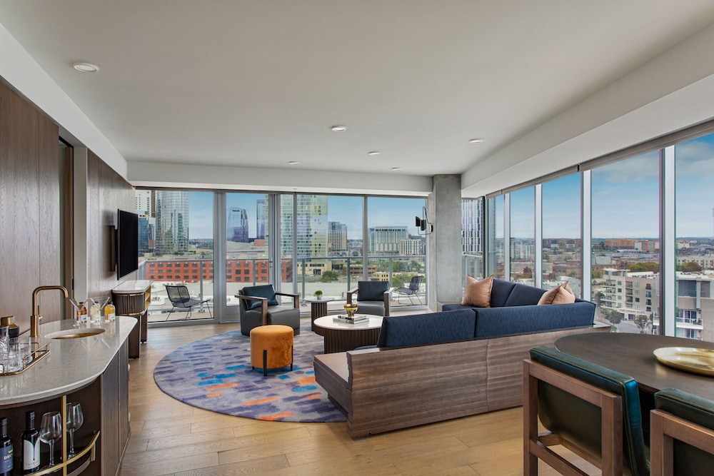 Suite, 1 Bedroom, Balcony, City View - Photo 1