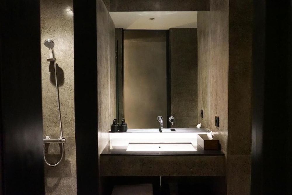 Titik Dua deluxe room - Photo 5
