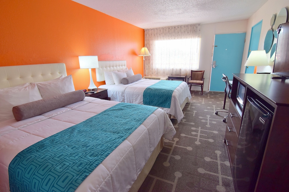 Room, 2 Double Beds, Non Smoking - Photo 2