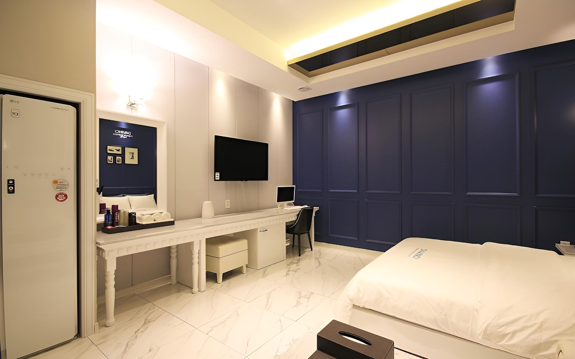 Room (Royal Suite - Breakfast included) - Photo 7