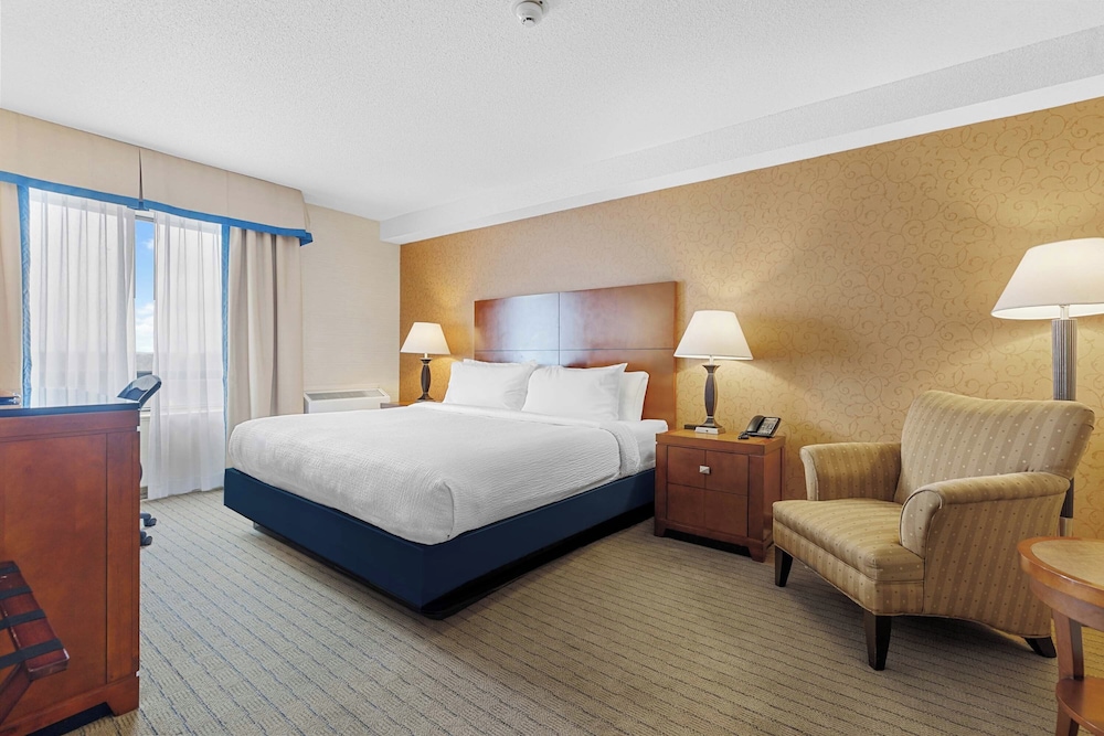 Executive Suite, 1 King Bed, Non Smoking photo 1