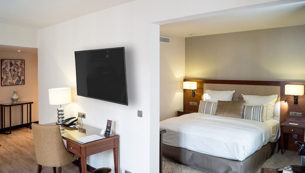 Junior Suite Privilege View - Photo 1