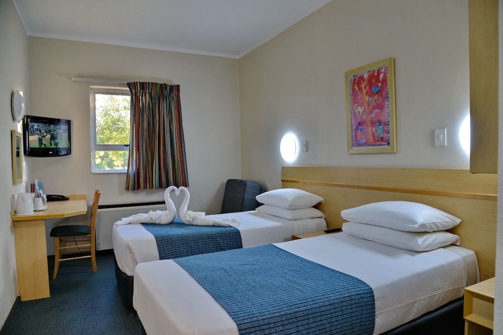 Twin Room, Accessible, Non Smoking photo 3