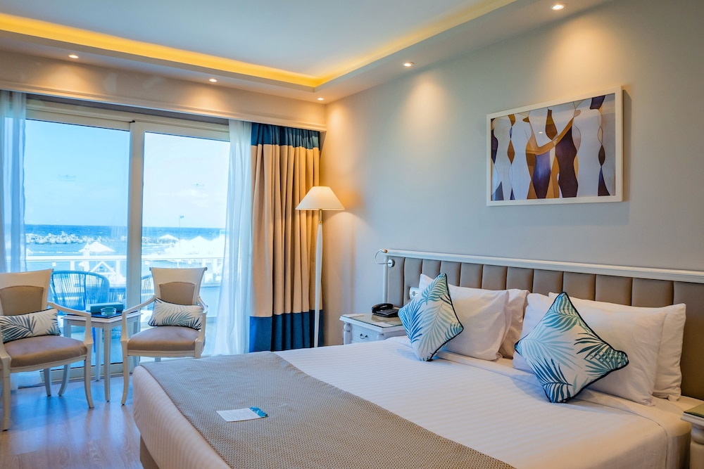 Deluxe Room - Photo 3