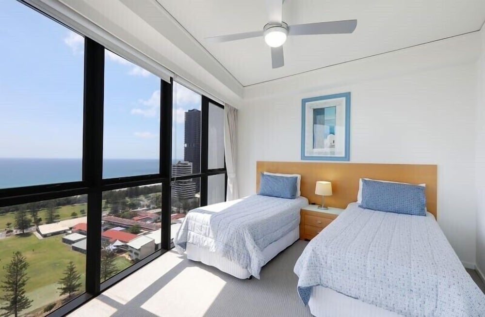 Luxury Apartment, 2 Bedrooms, Ocean View photo 3