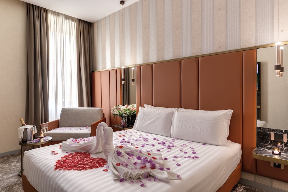 Triple Room thumbnail 6