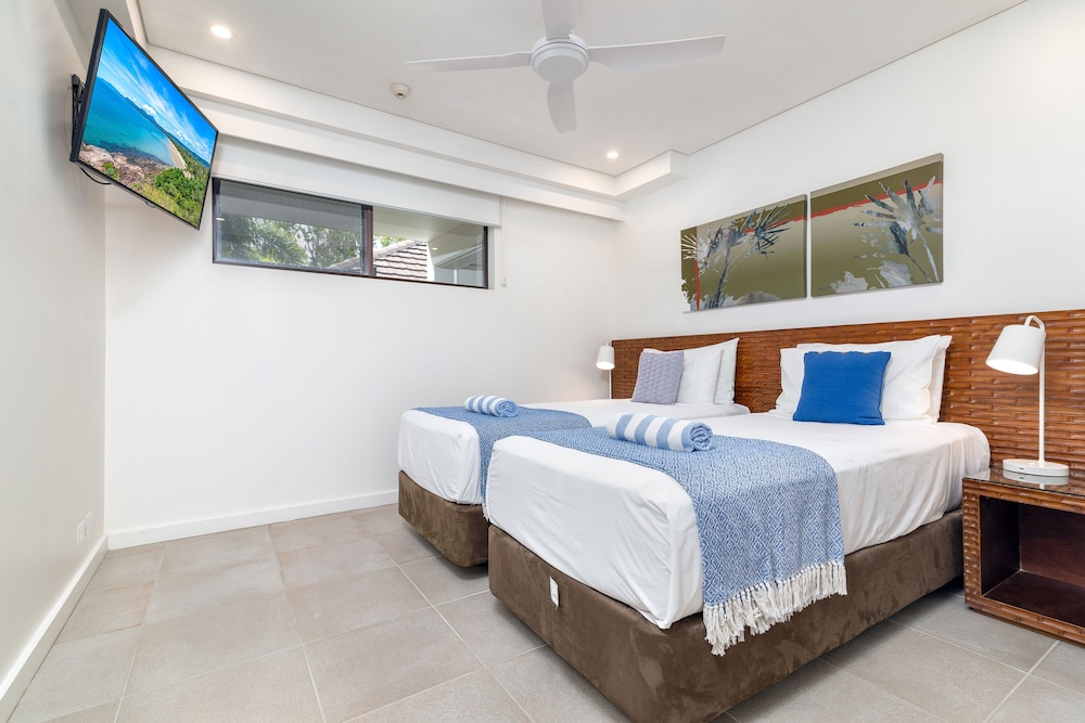 Two Bedroom Lagoonside Apartment photo 3